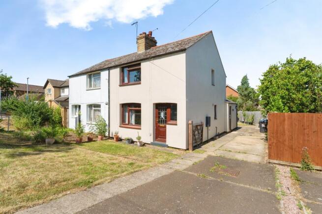 3 bed property, in Station Road, £260,000