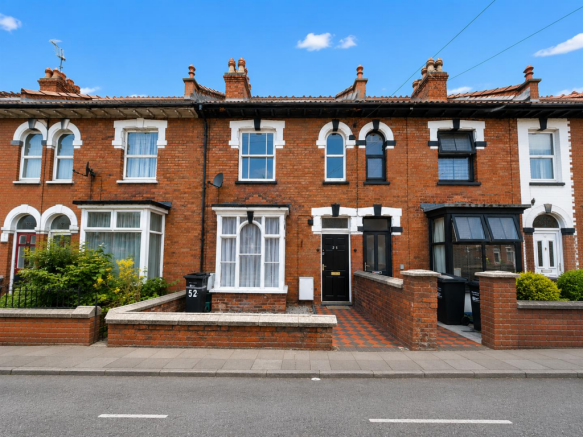 3 bed property, in Bristol Road, £195,000