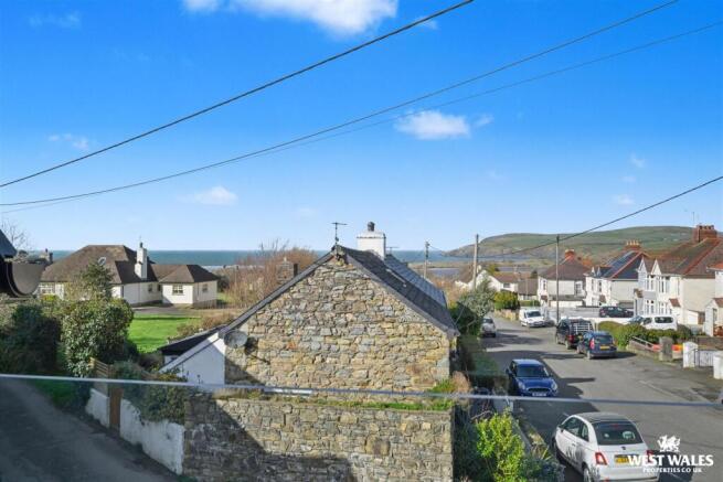 3 bed property, in Parrog Road, £450,000