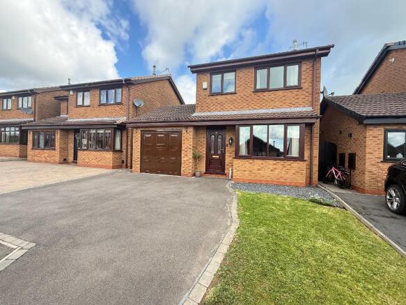 3 bed property, in Sorrento Grove, £270,000