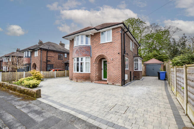 3 bed property, in Laurel Drive, £675,000