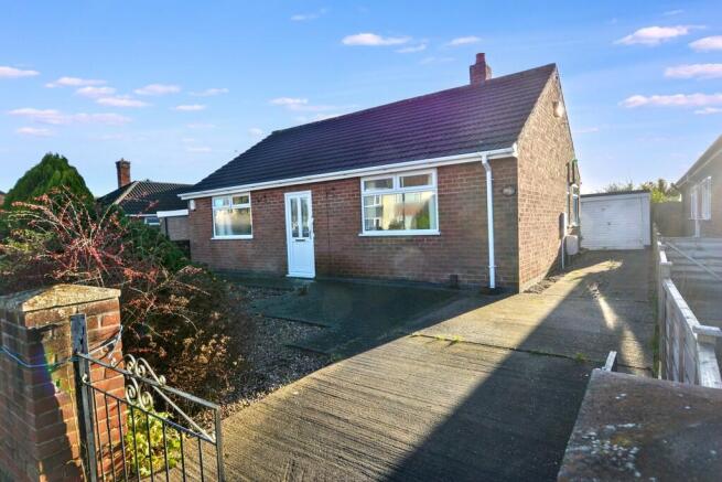 2 bed property, in Grange Road, £200,000