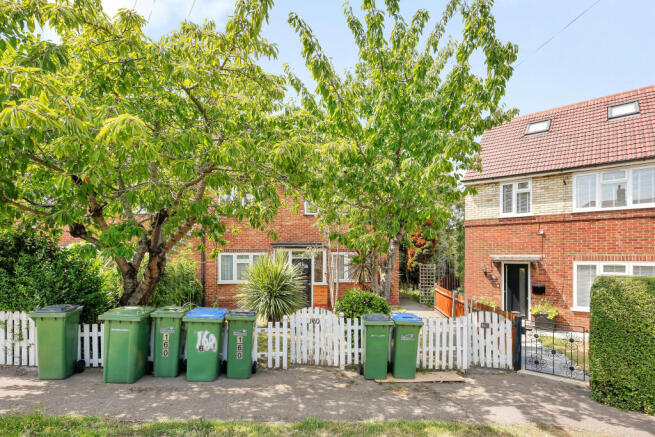 2 bed property, in Gavestone Road, £260,000