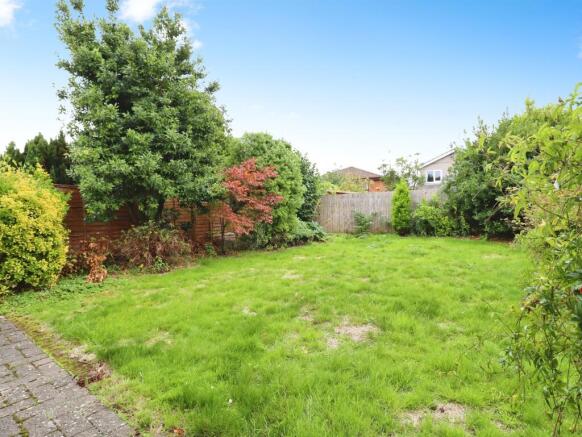4 bed property, in Millbrook Road, £475,000