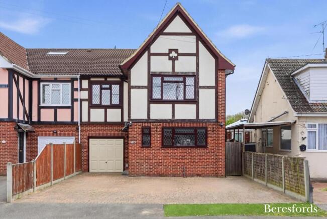 4 bed property, in Promenade, £575,000