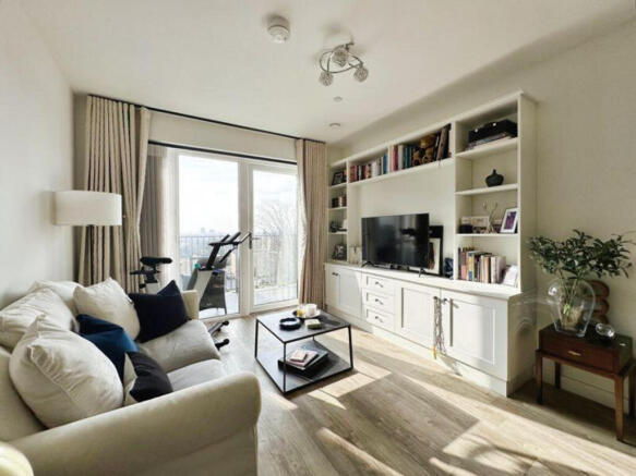 2 bed property, in Curton Close, £417,500
