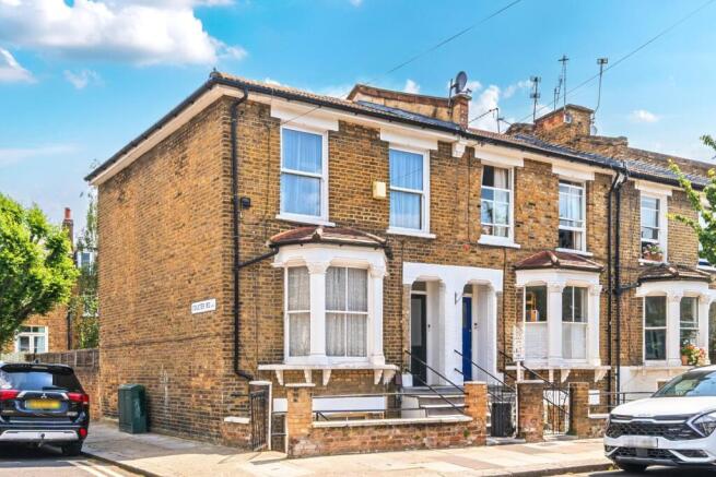 1 bed property, in Brackenbury Road, £425,000