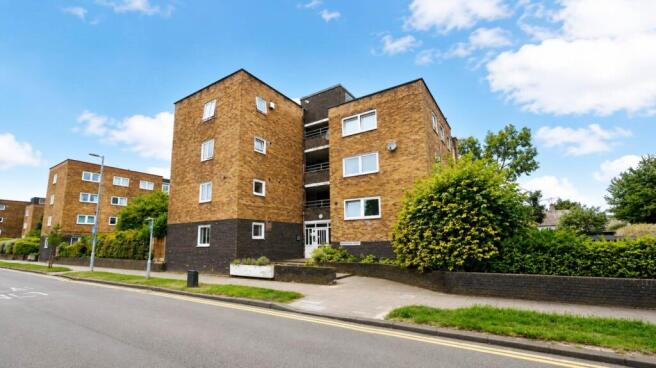 1 bed property, in Broomfield Court, £179,995