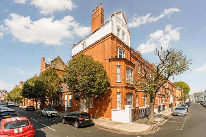 2 bed property, in Perham Road, £600,000