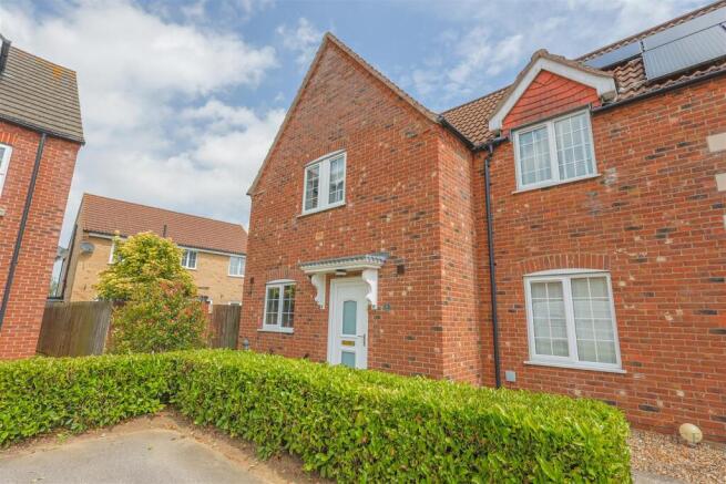 3 bed property, in Foxglove Court, £199,950