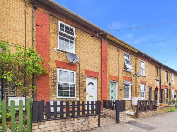 2 bed property, in St. Neots Road, £260,000