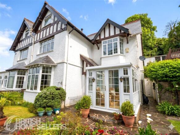 5 bed property, in Penrhys Road, £340,000