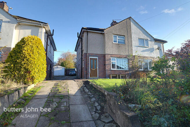 3 bed property, in Roberts Close, £220,000