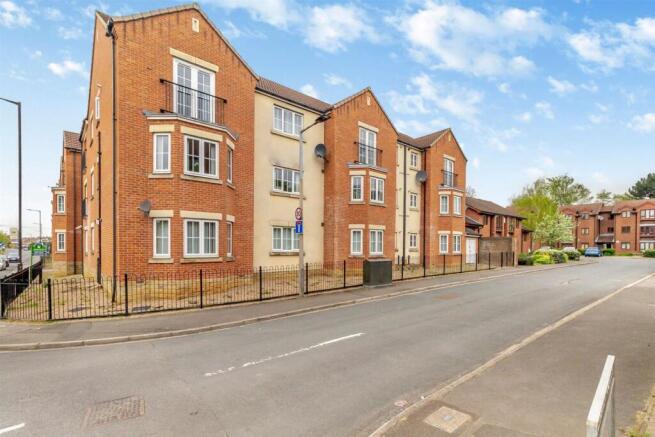 1 bed property, in Sheraton Court, £90,000