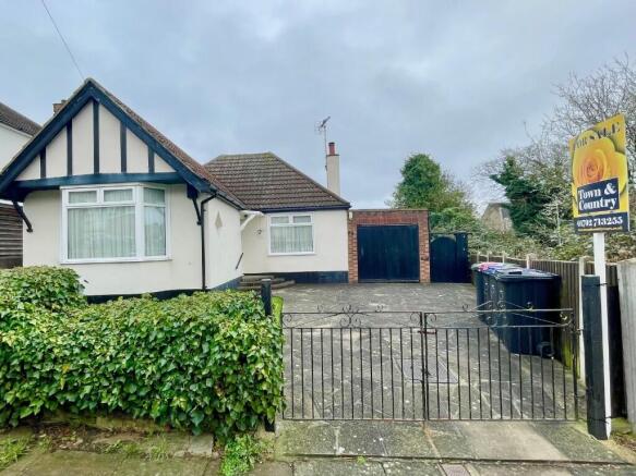 2 bed property, in Flemming Avenue, £475,000