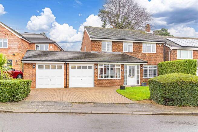 4 bed property, in Green End Road, £795,000
