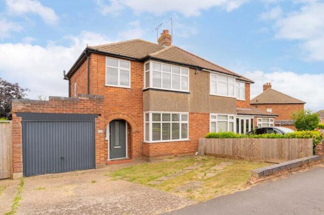 3 bed property, in Moorhill Road, £360,000