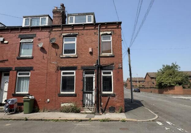 3 bed property, in 15 East Park Grove, £60,000