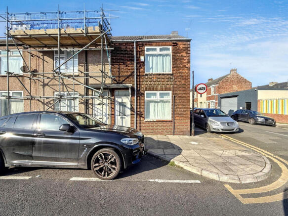 2 bed property, in Oxford Road, £28,000