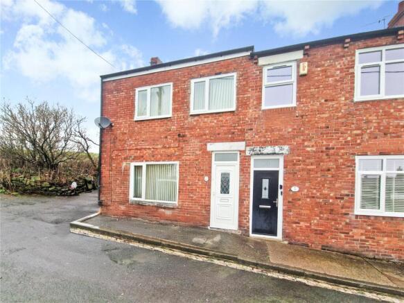 2 bed property, in Industrial Street, £100,000