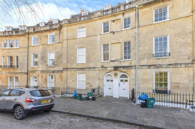 3 bed property, in Widcombe Crescent, £495,000