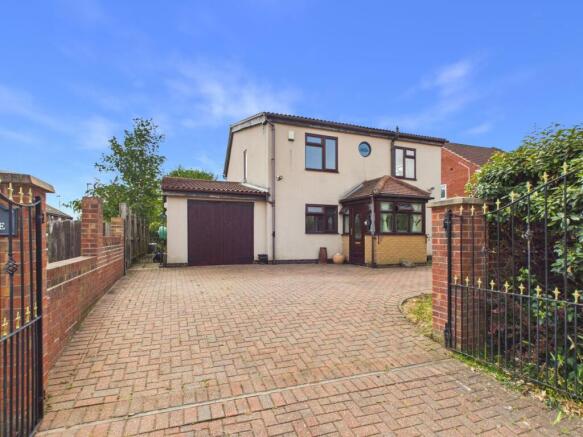 3 bed property, in Kirk Drive, £250,000