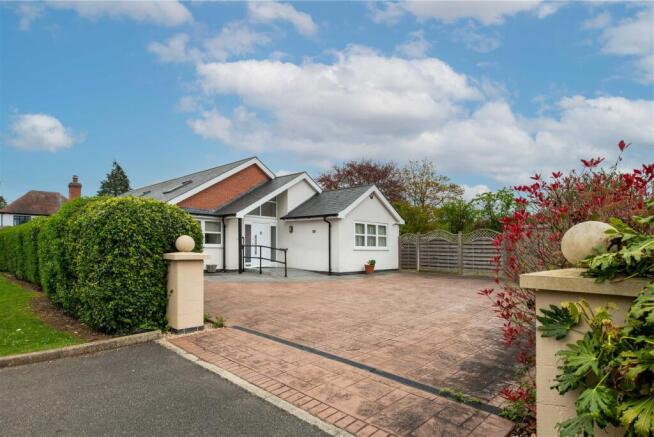 3 bed property, in Cropwell Road, £685,000