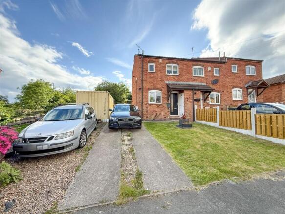 2 bed property, in Collingham Road, £170,000