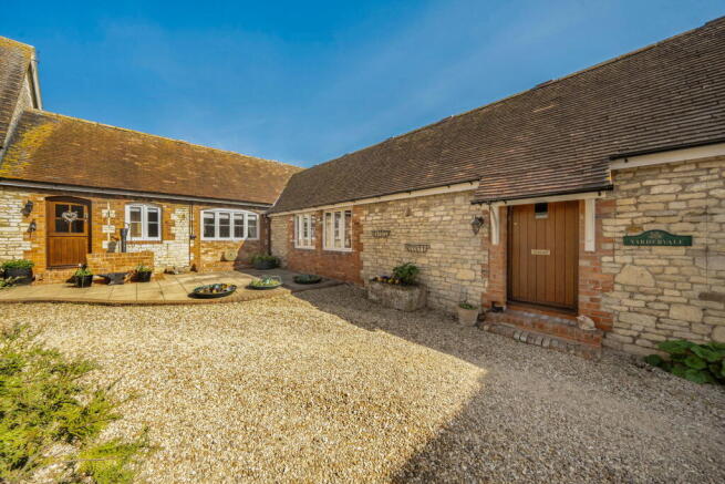 4 bed property, in Well Court, £1,250,000