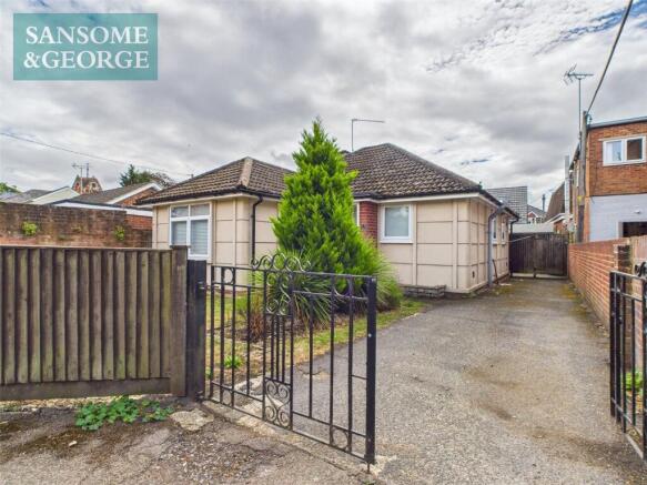 3 bed property, in Victoria Road, £265,000