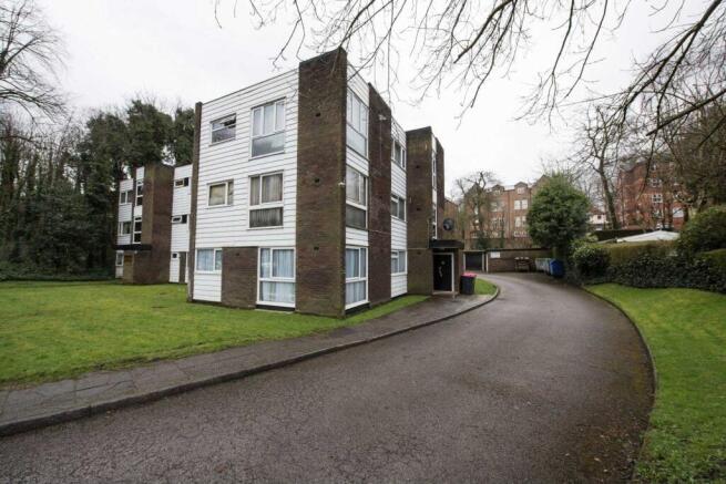 1 bed property, in Mayfield Road, £120,000