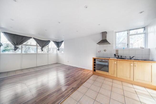2 bed property, in Averil Grove, £250,000