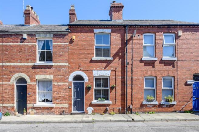 2 bed property, in Rosslyn Street, £250,000