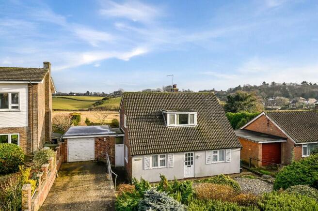 3 bed property, in Canterbury Road, £550,000