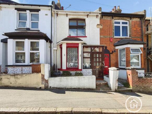 3 bed property, in Cecil Road, £240,000
