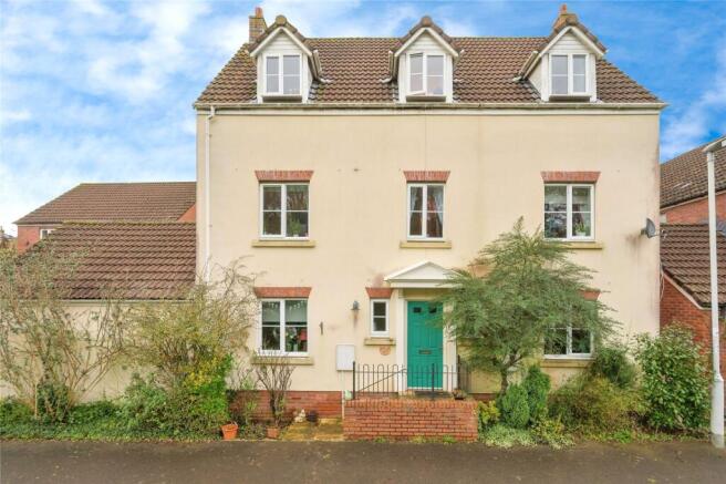 5 bed property, in Badger View, £460,000