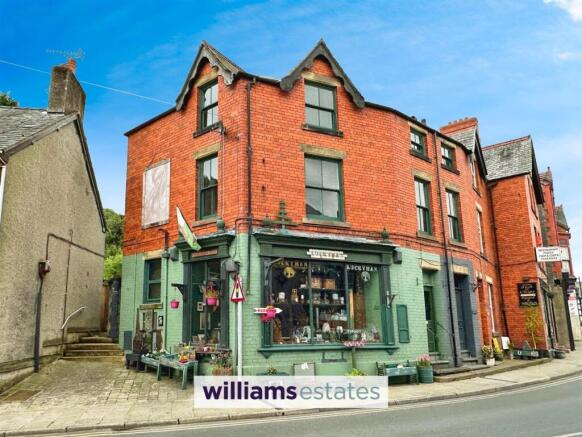 2 bed property, in Sandringham House, £115,000