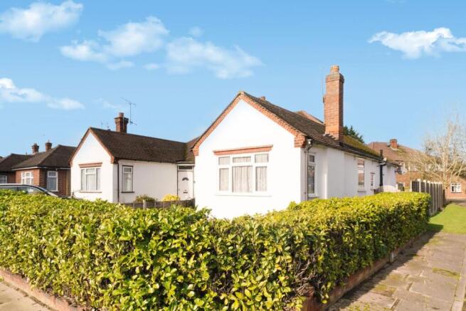 2 bed property, in Eastern Avenue, £550,000