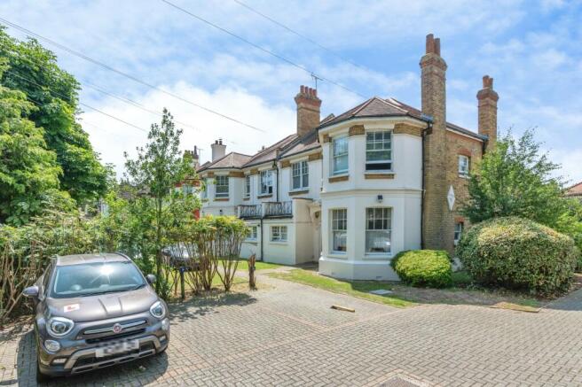 2 bed property, in Parkgate, £150,000
