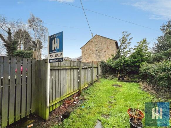 1 bed property, in Blackmoorfoot Road, £80,000