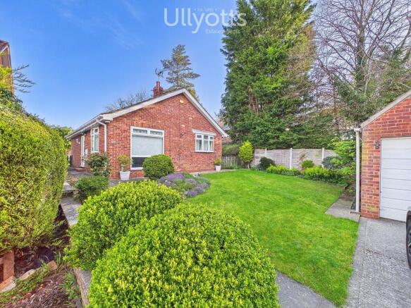 2 bed property, in Southfield Close, £260,000