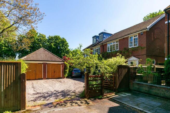 3 bed property, in Forest Road, £1,275,000