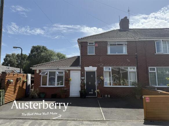 4 bed property, in Heathcote Road, £195,000