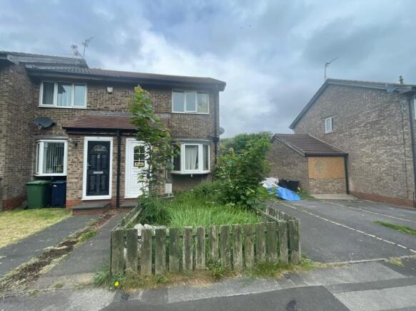 2 bed property, in Mordey Close, £65,000