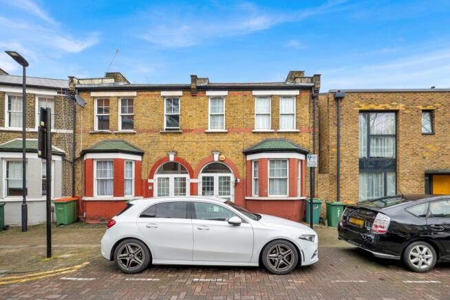 3 bed property, in Wise Road, £700,000