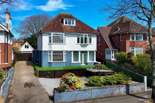 5 bed property, in Wentworth Avenue, £935,000