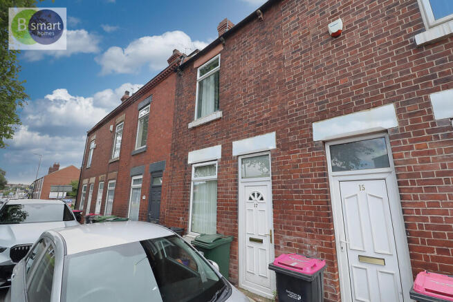 2 bed property, in Rowms Lane, £70,000