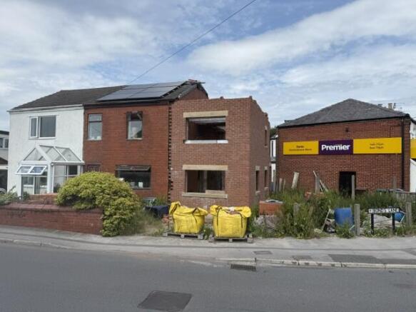 2 bed property, in 2 Bonds Lane, £125,000