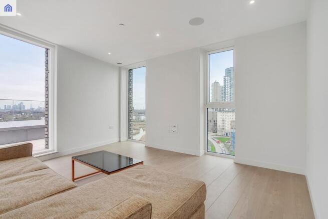 3 bed property, in Sandpiper Building, £925,000