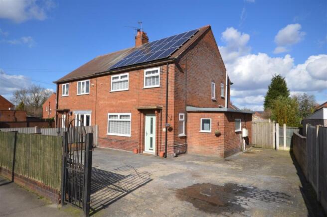 3 bed property, in Little Lane, £175,000